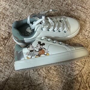 Disney Kids Sneakers with Mickey and Minnie - White and Silver